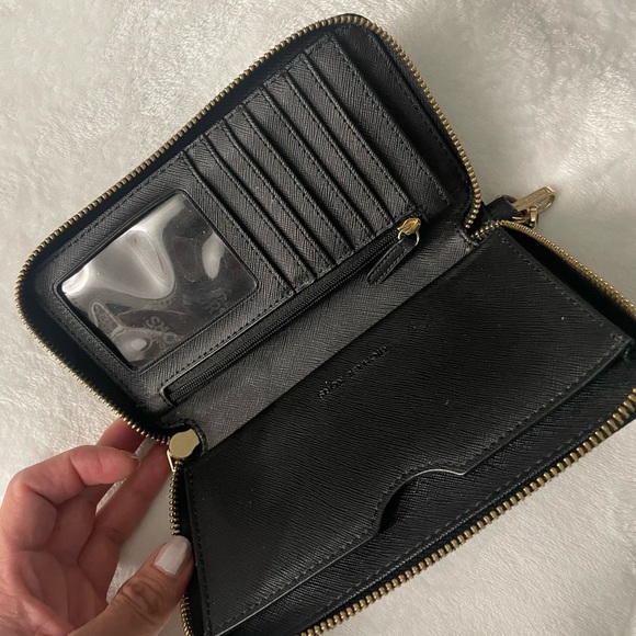 MICHAEL KORS wallet. - Picture 3 of 4